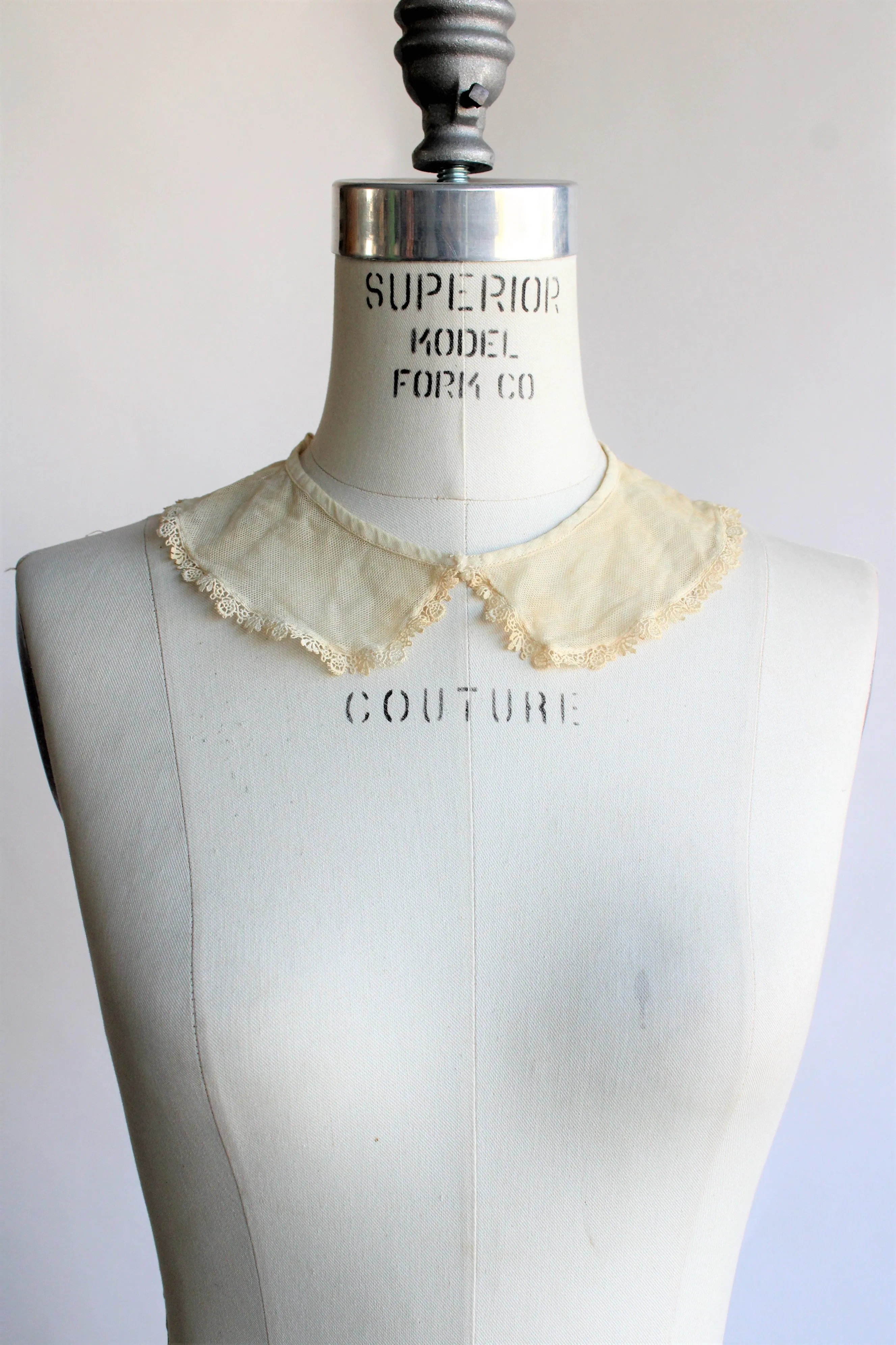 Vintage 1920s 1930s Ivory Lace Collar