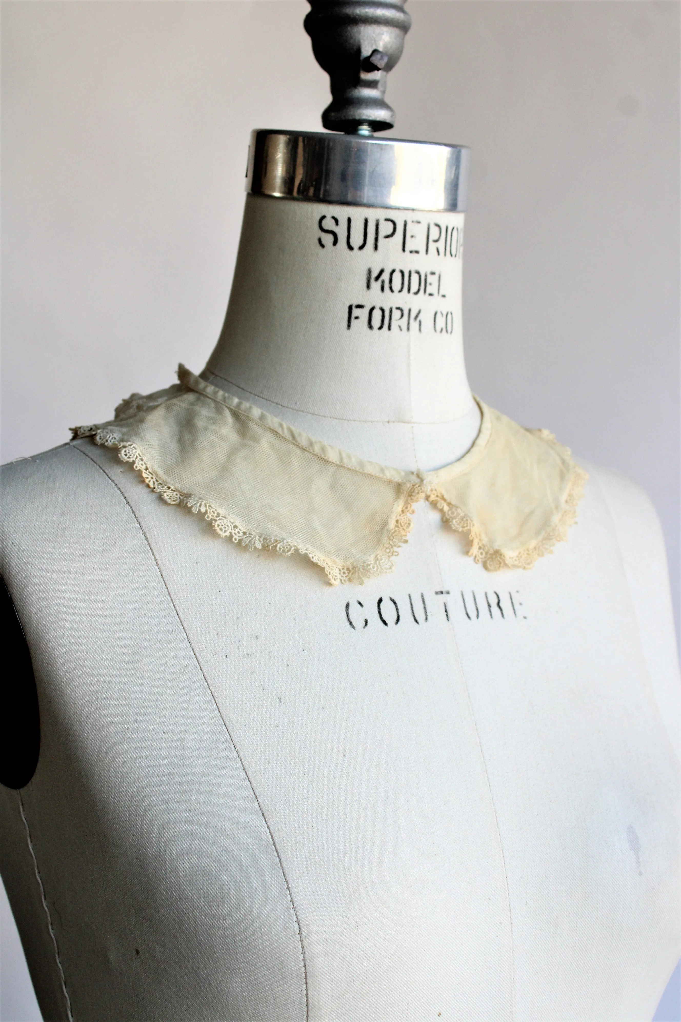 Vintage 1920s 1930s Ivory Lace Collar